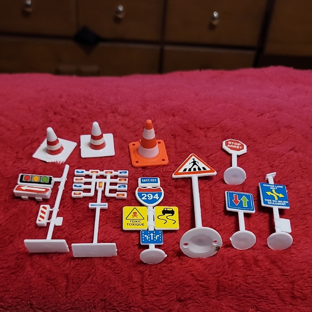 Lot Of 22 Traffic Sign Playset for Kids